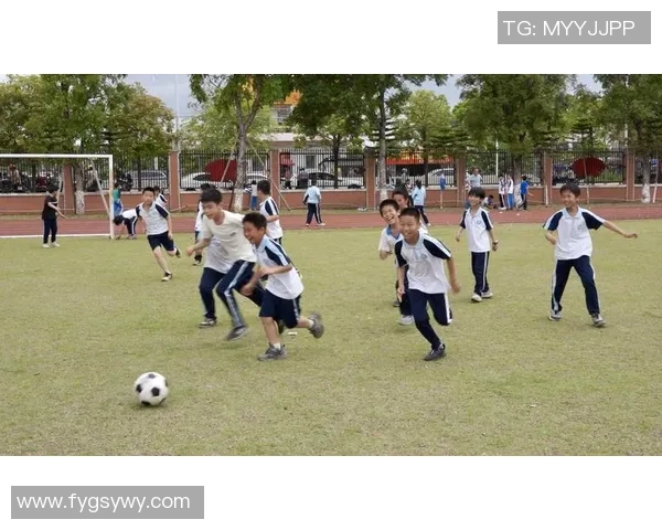 校园足球助力青少年成长与团结精神的培养与发展探讨